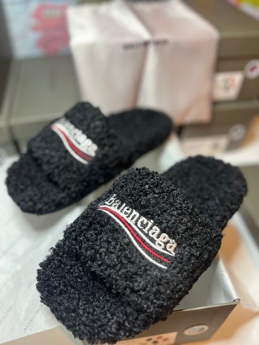 Balenciaga slides ￼