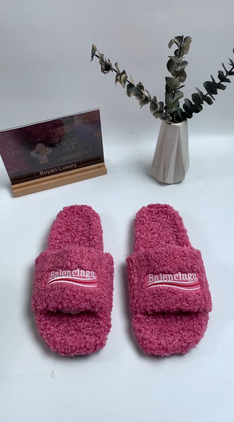 Balenciaga slides ￼