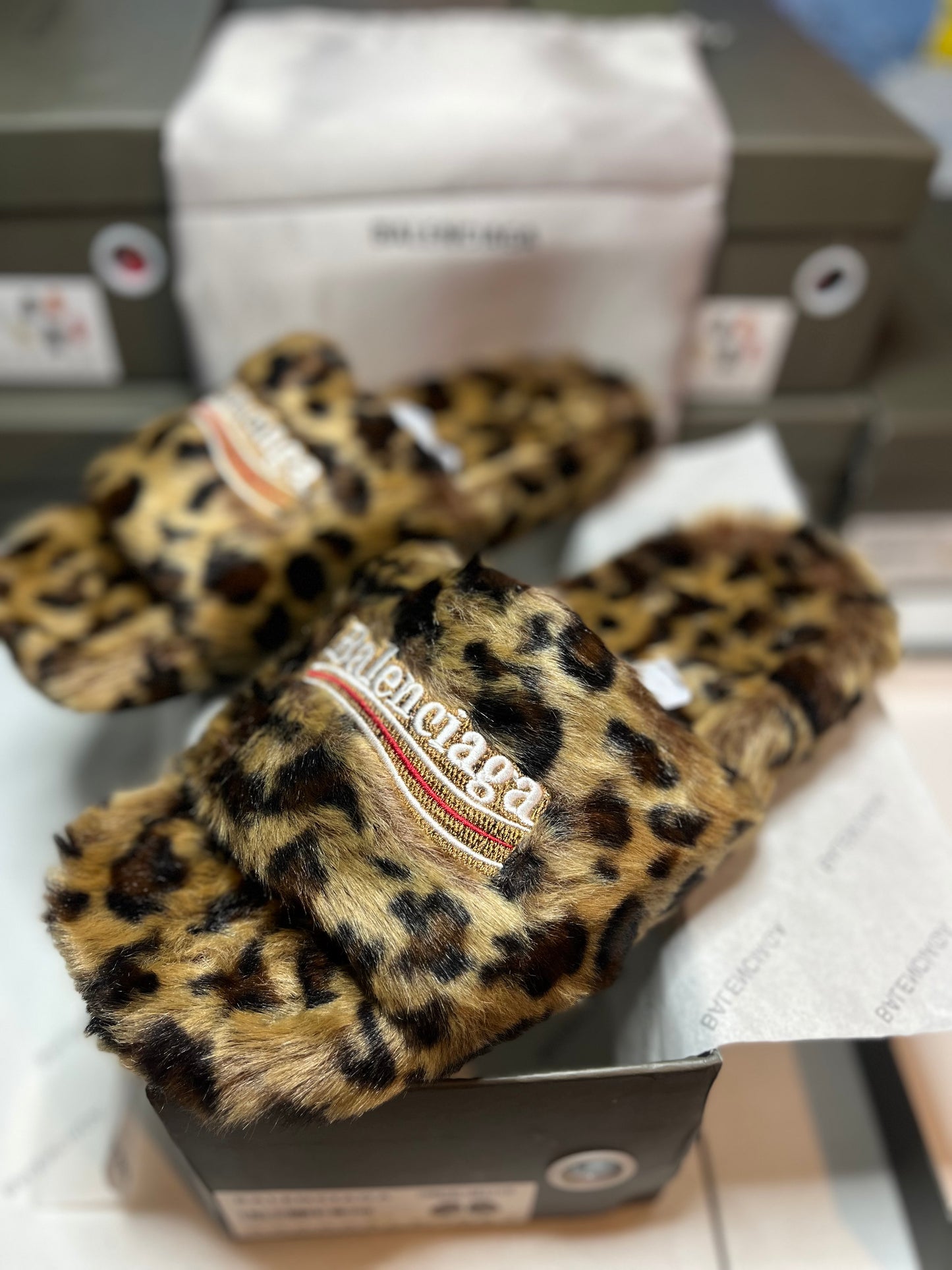 Balenciaga slides ￼